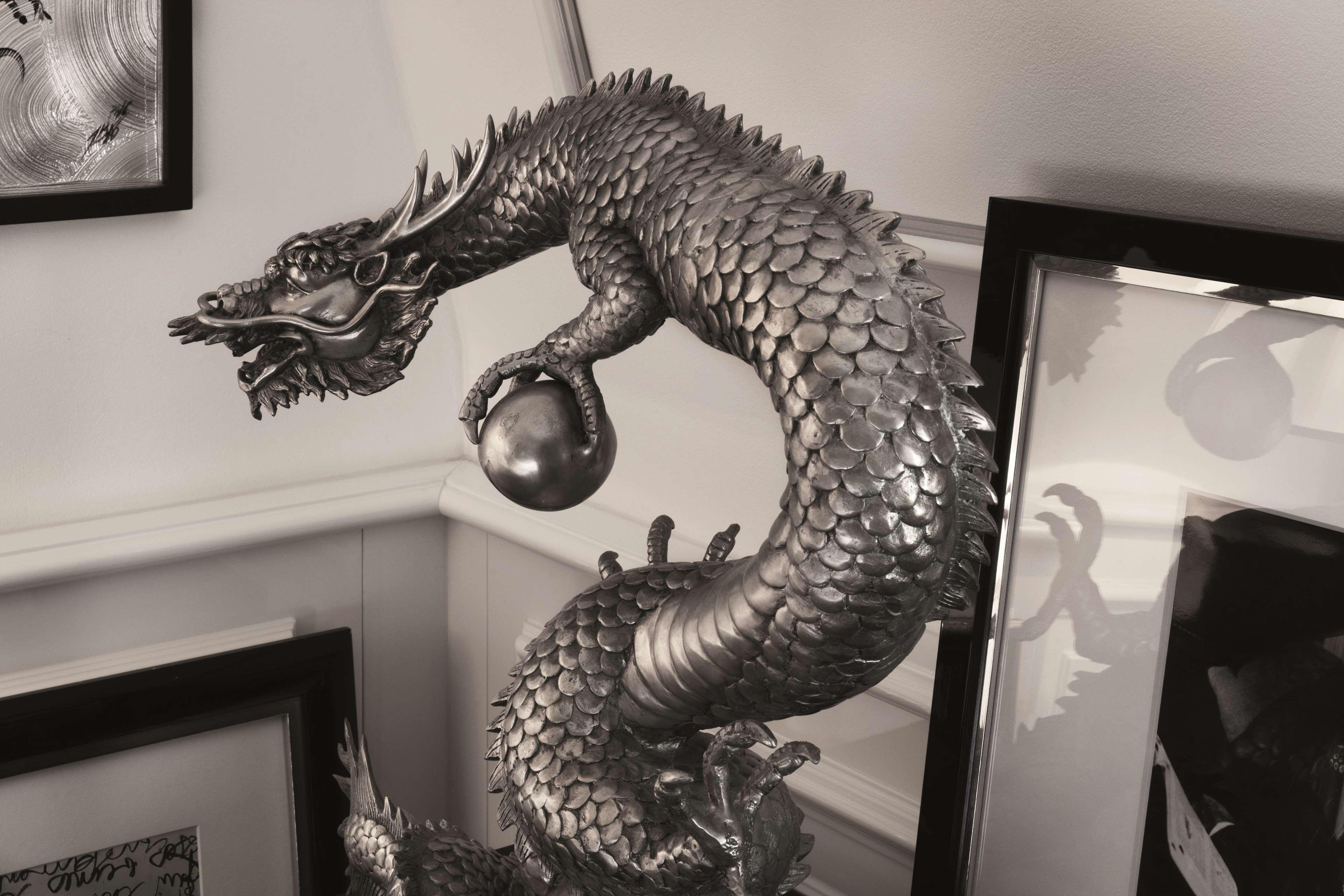 Schlosshotel เบอร์ลิน ภายนอก รูปภาพ A dragon sculpture