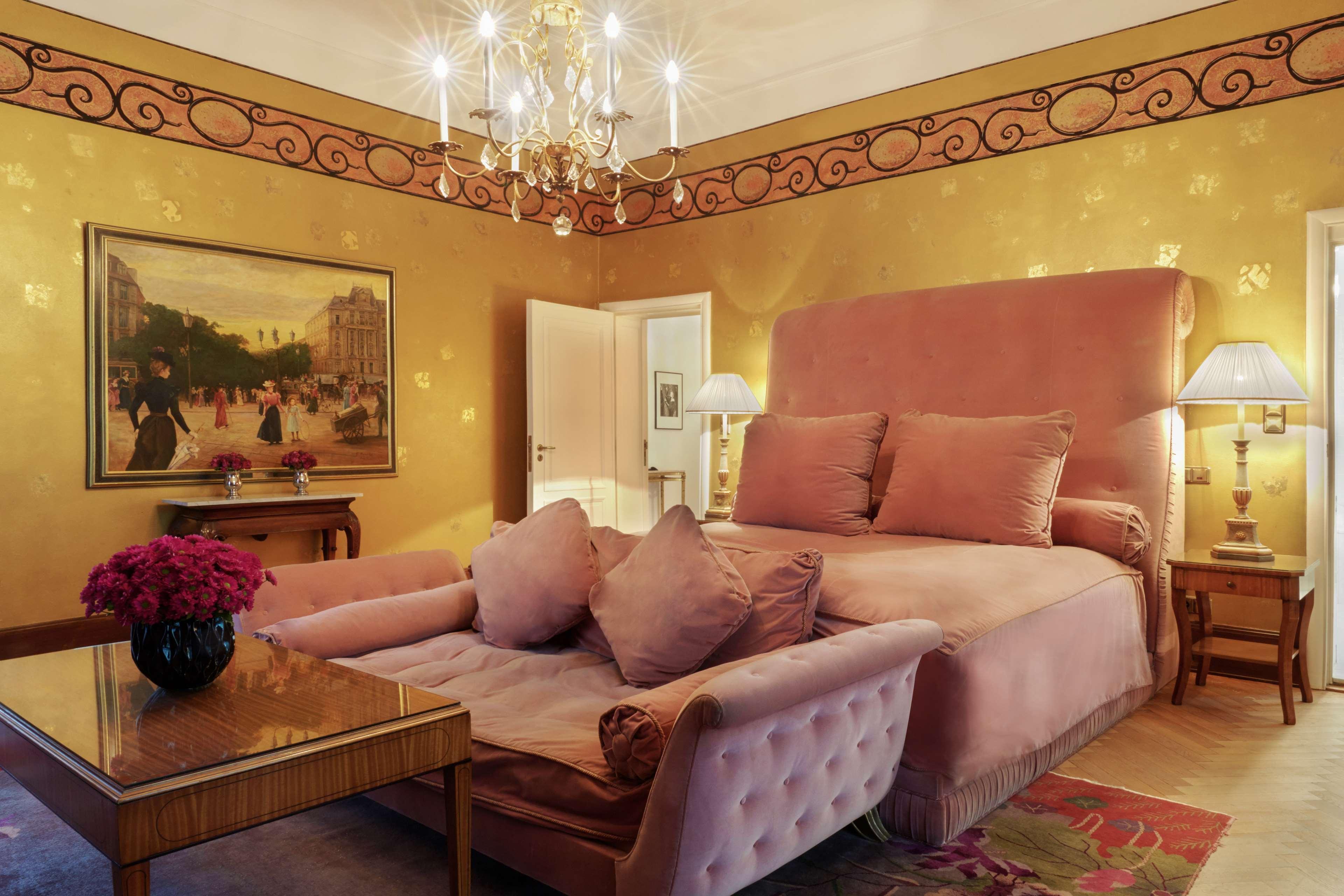 Schlosshotel เบอร์ลิน ภายนอก รูปภาพ A bedroom at the hotel