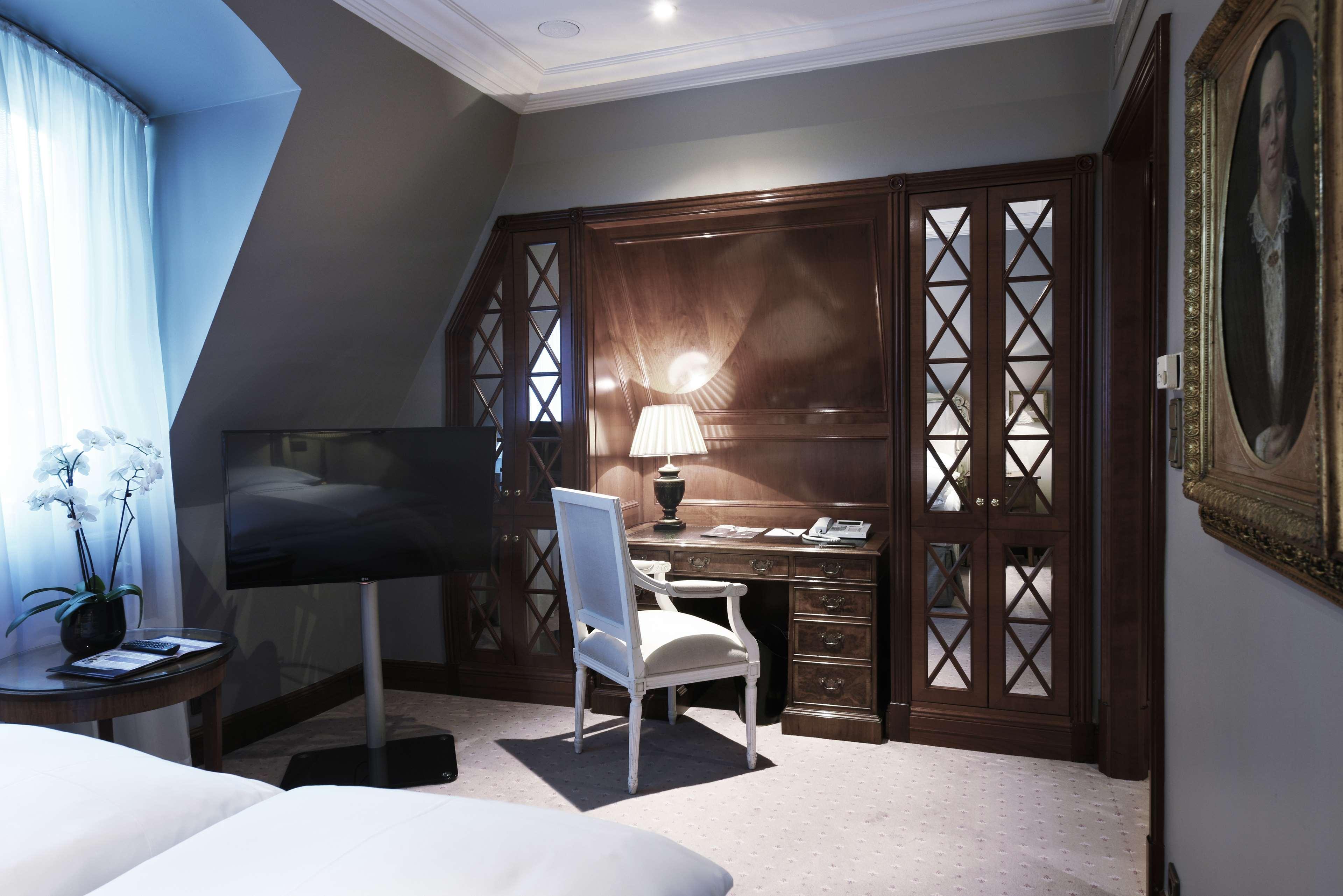 Schlosshotel เบอร์ลิน ภายนอก รูปภาพ A room at the hotel