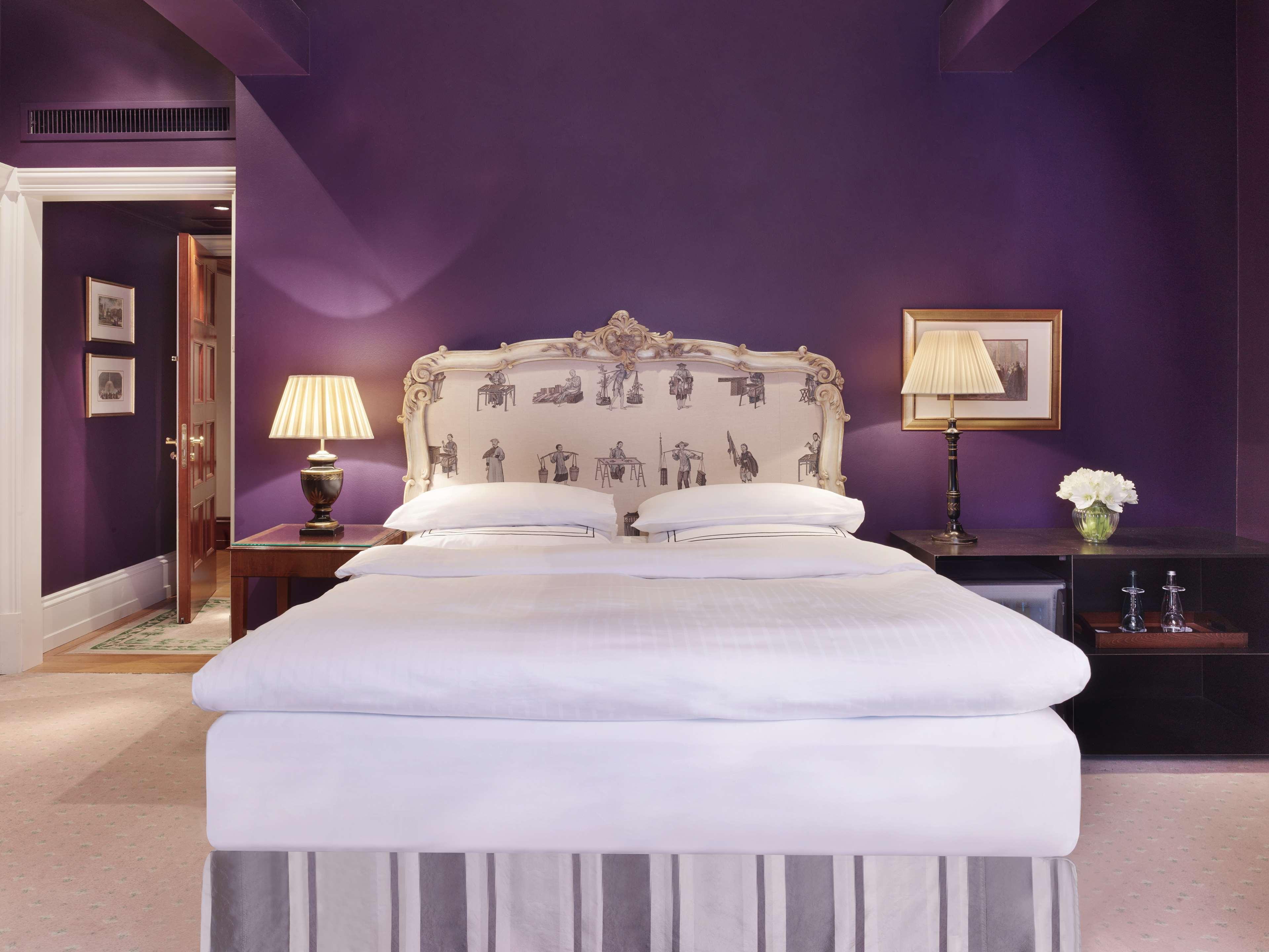 Schlosshotel เบอร์ลิน ภายนอก รูปภาพ A bedroom at the Mandarin Oriental, London