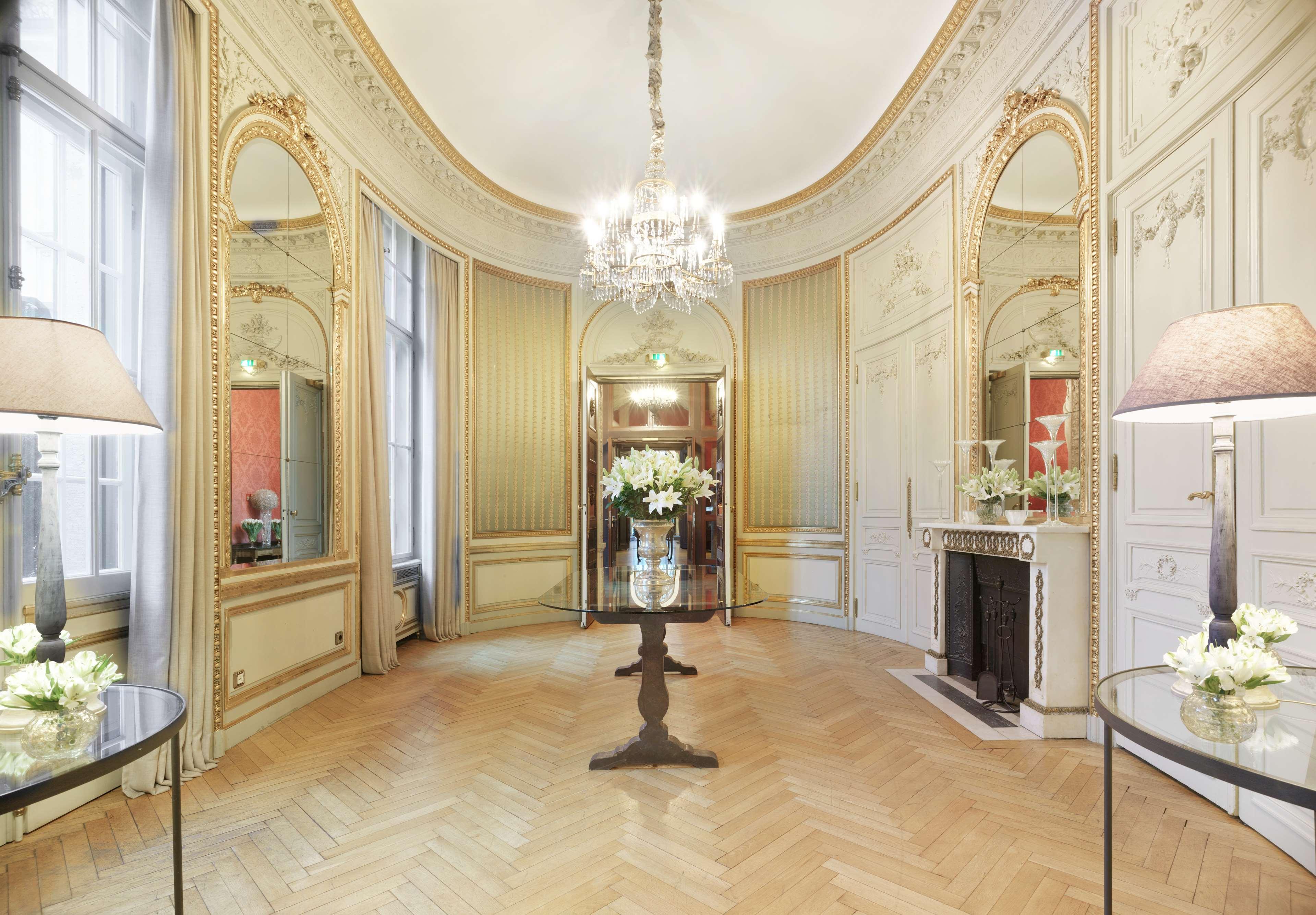 Schlosshotel เบอร์ลิน ภายนอก รูปภาพ The interior of the hotel