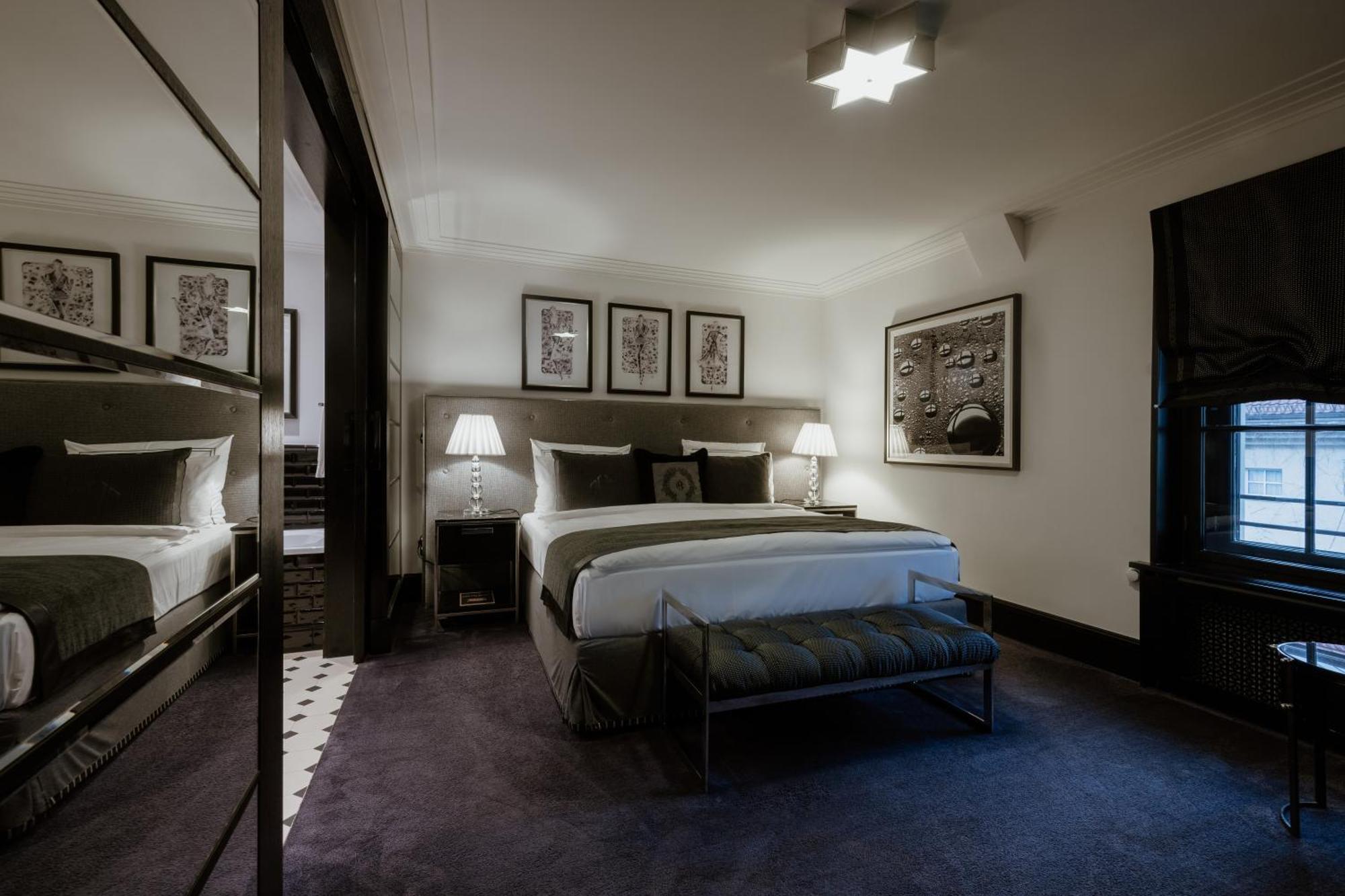 Schlosshotel เบอร์ลิน ภายนอก รูปภาพ A bedroom at the hotel