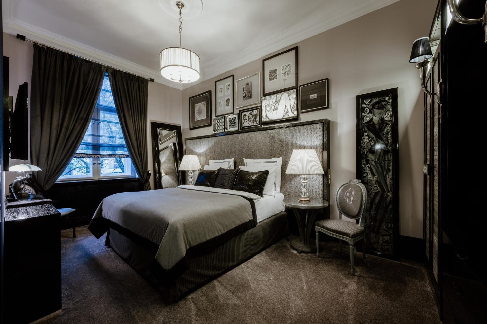 Schlosshotel เบอร์ลิน ภายนอก รูปภาพ A bedroom at the hotel