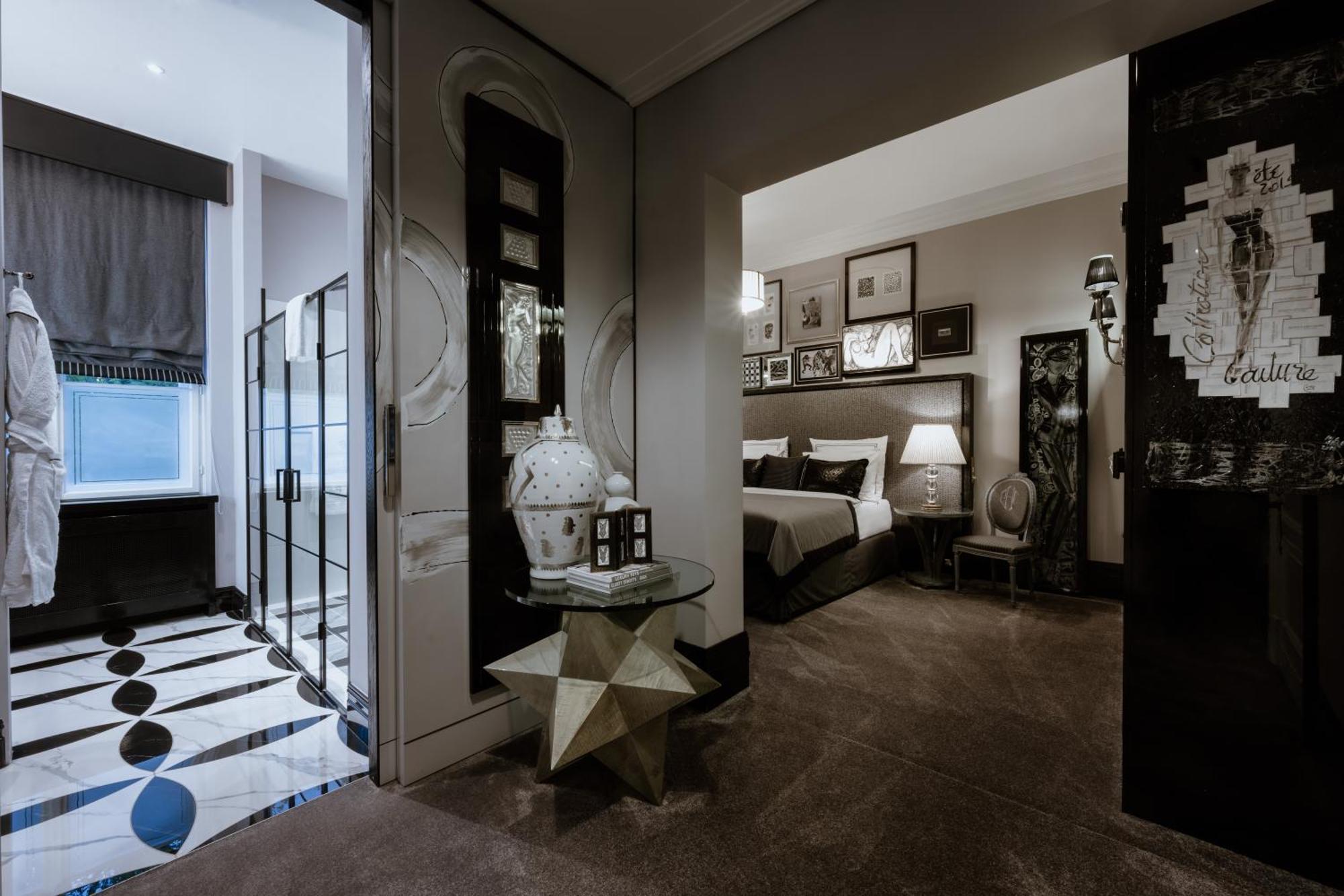 Schlosshotel เบอร์ลิน ภายนอก รูปภาพ A suite at the Mandarin Oriental, Paris