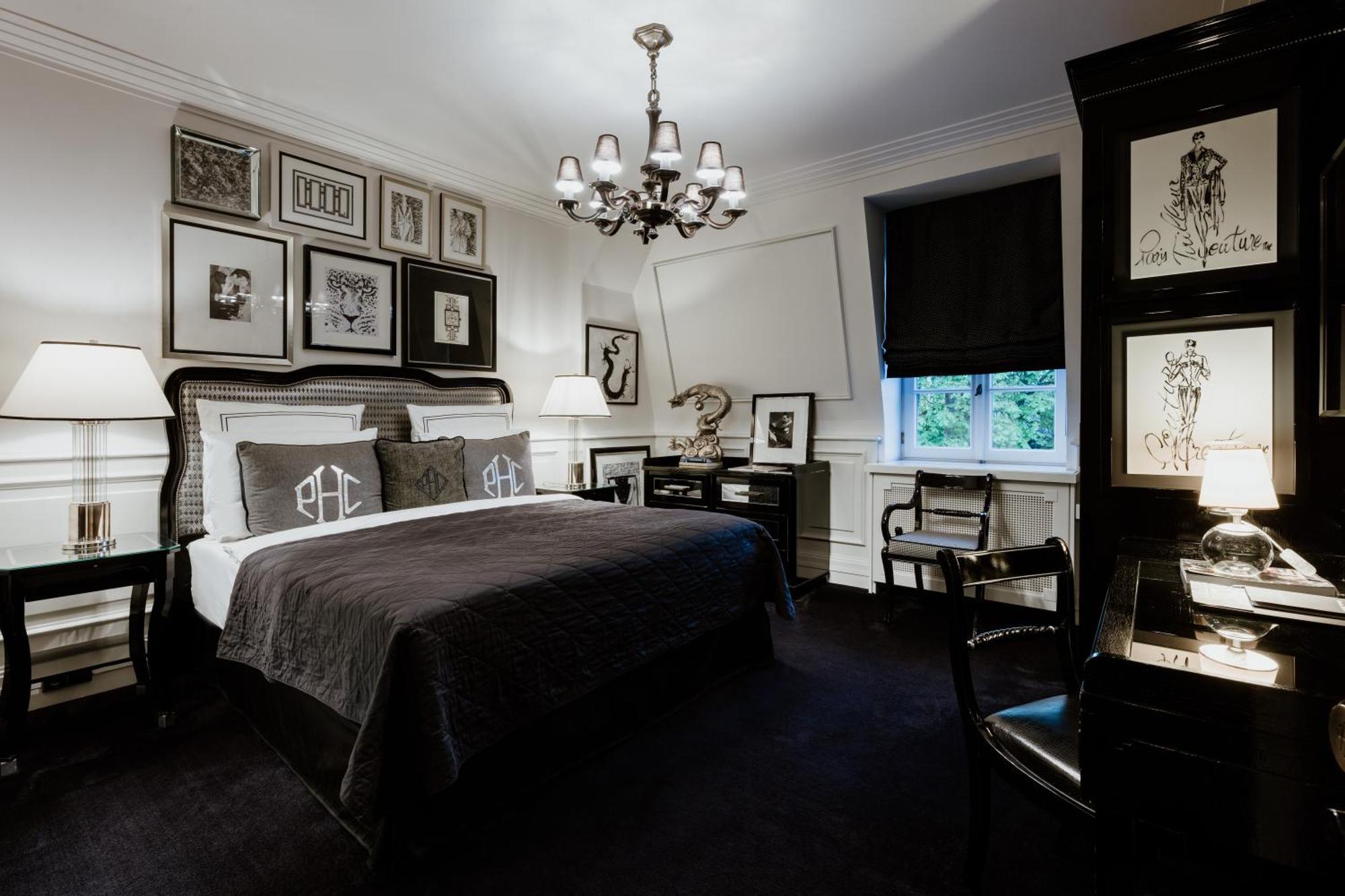 Schlosshotel เบอร์ลิน ภายนอก รูปภาพ A bedroom at the hotel