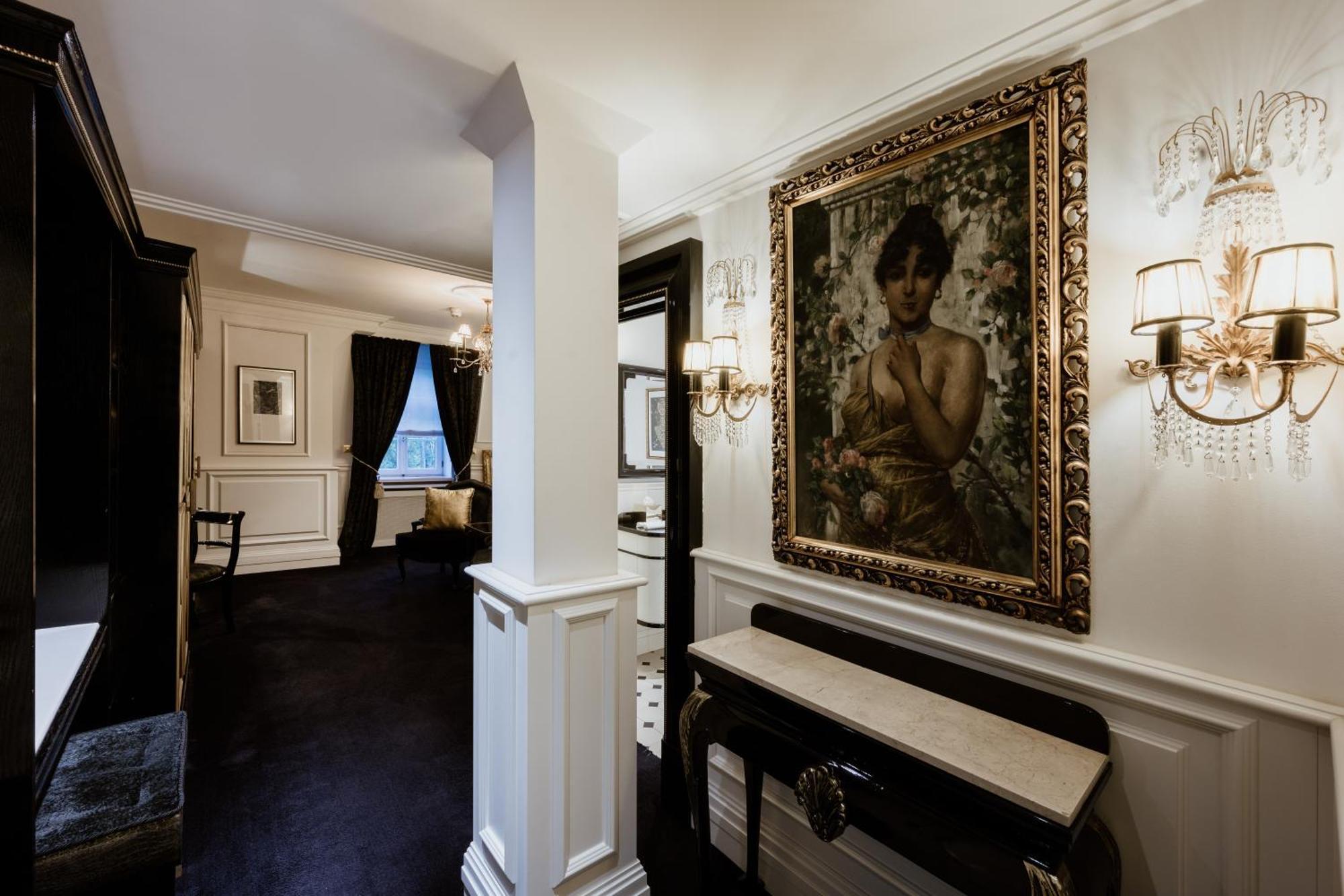 Schlosshotel เบอร์ลิน ภายนอก รูปภาพ Interior of the hotel
