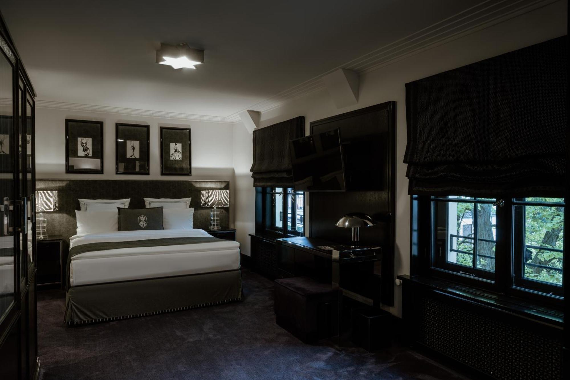 Schlosshotel เบอร์ลิน ภายนอก รูปภาพ A room at the hotel
