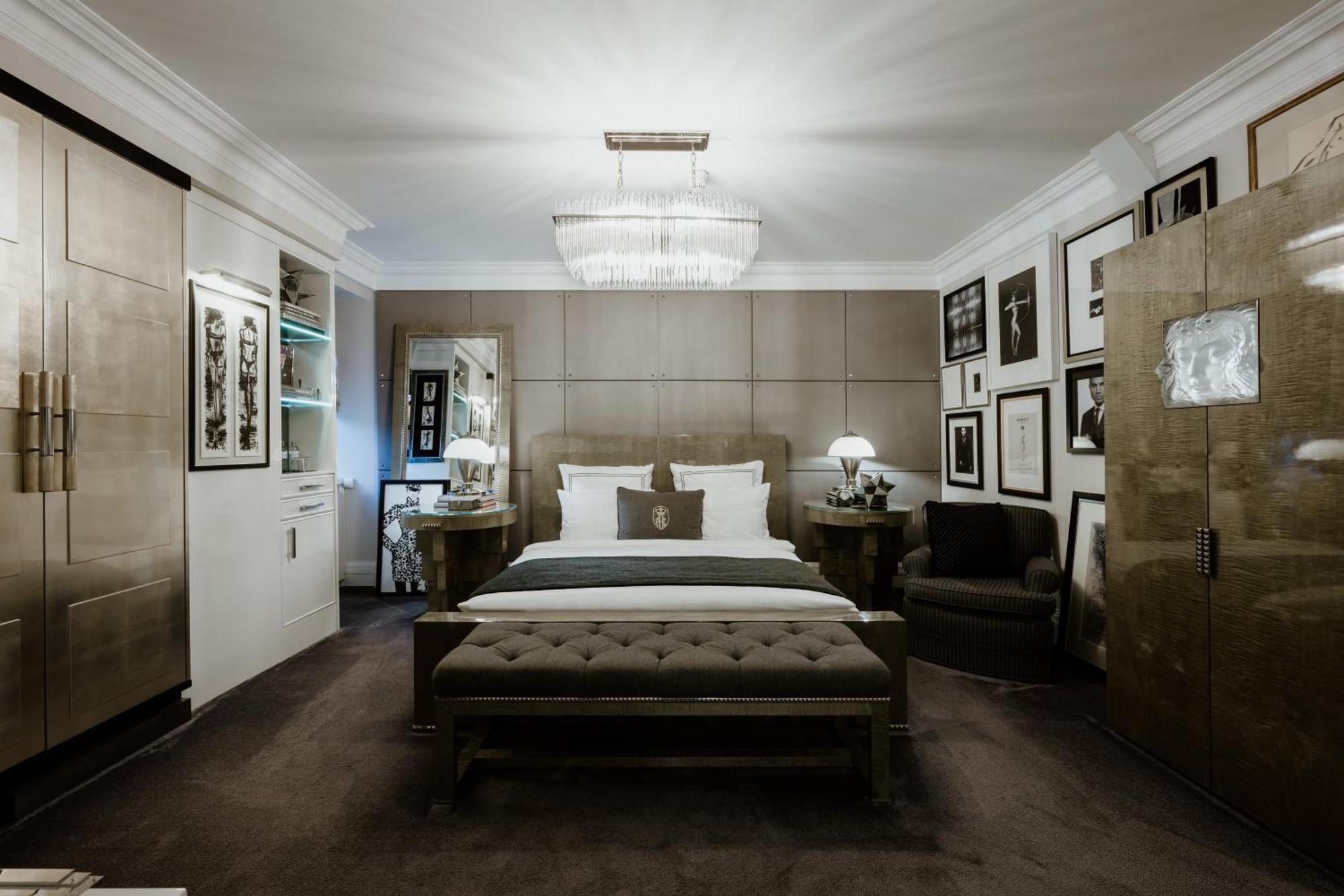 Schlosshotel เบอร์ลิน ภายนอก รูปภาพ A bedroom at The Ivy Hotel