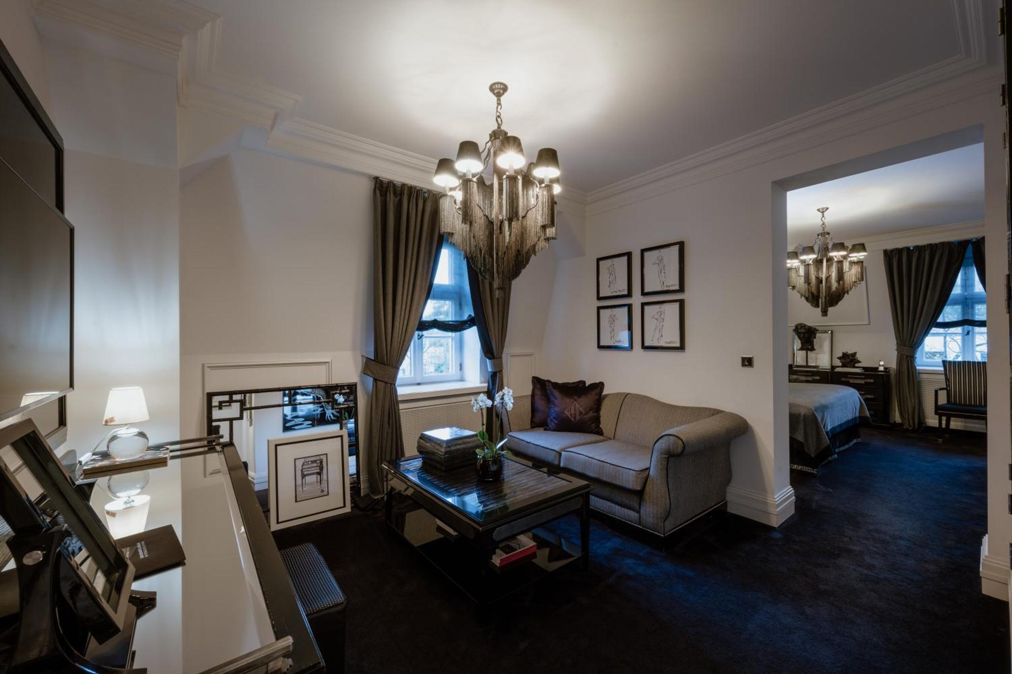Schlosshotel เบอร์ลิน ภายนอก รูปภาพ A suite at the hotel