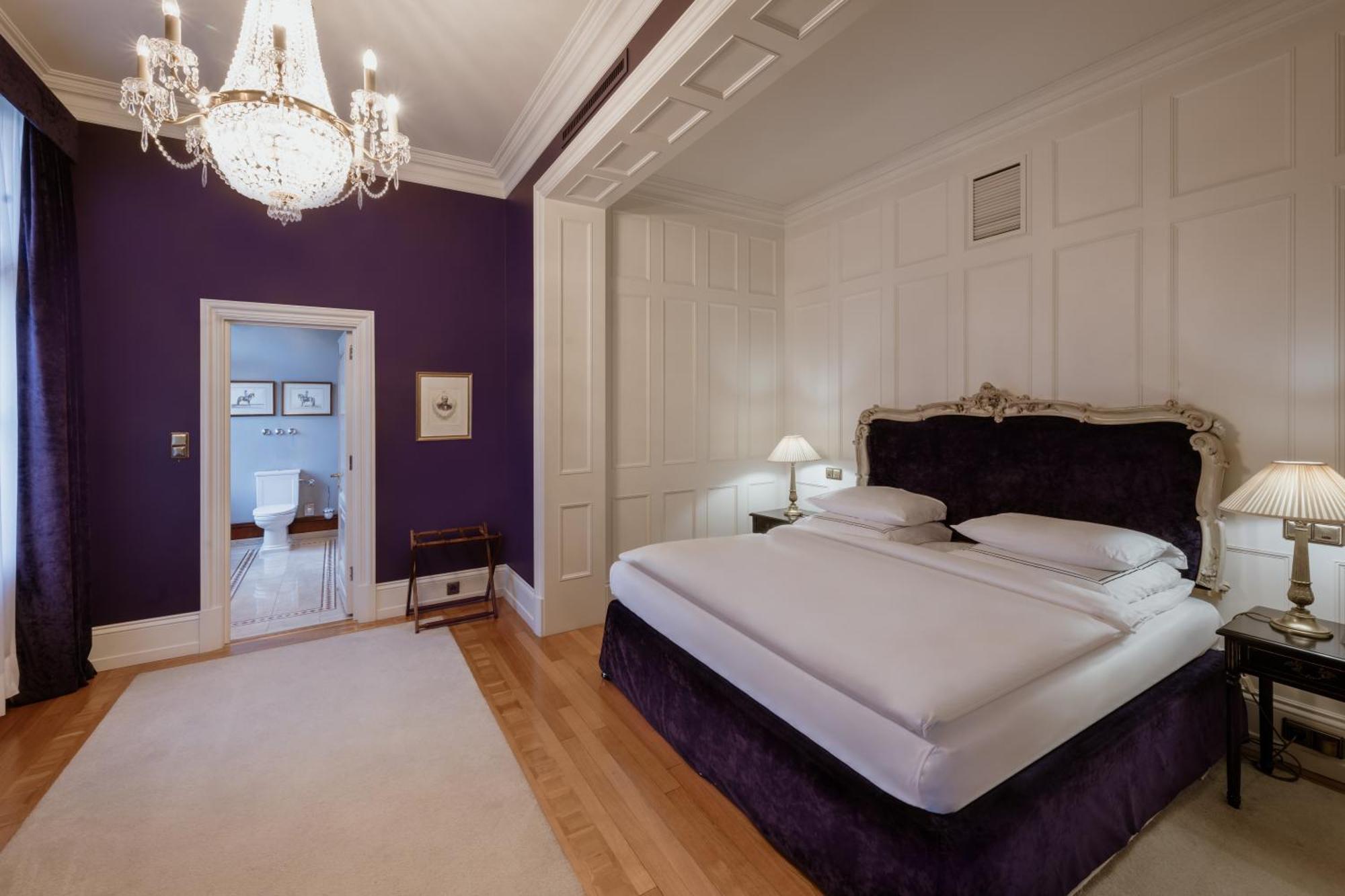 Schlosshotel เบอร์ลิน ภายนอก รูปภาพ A bedroom at the hotel