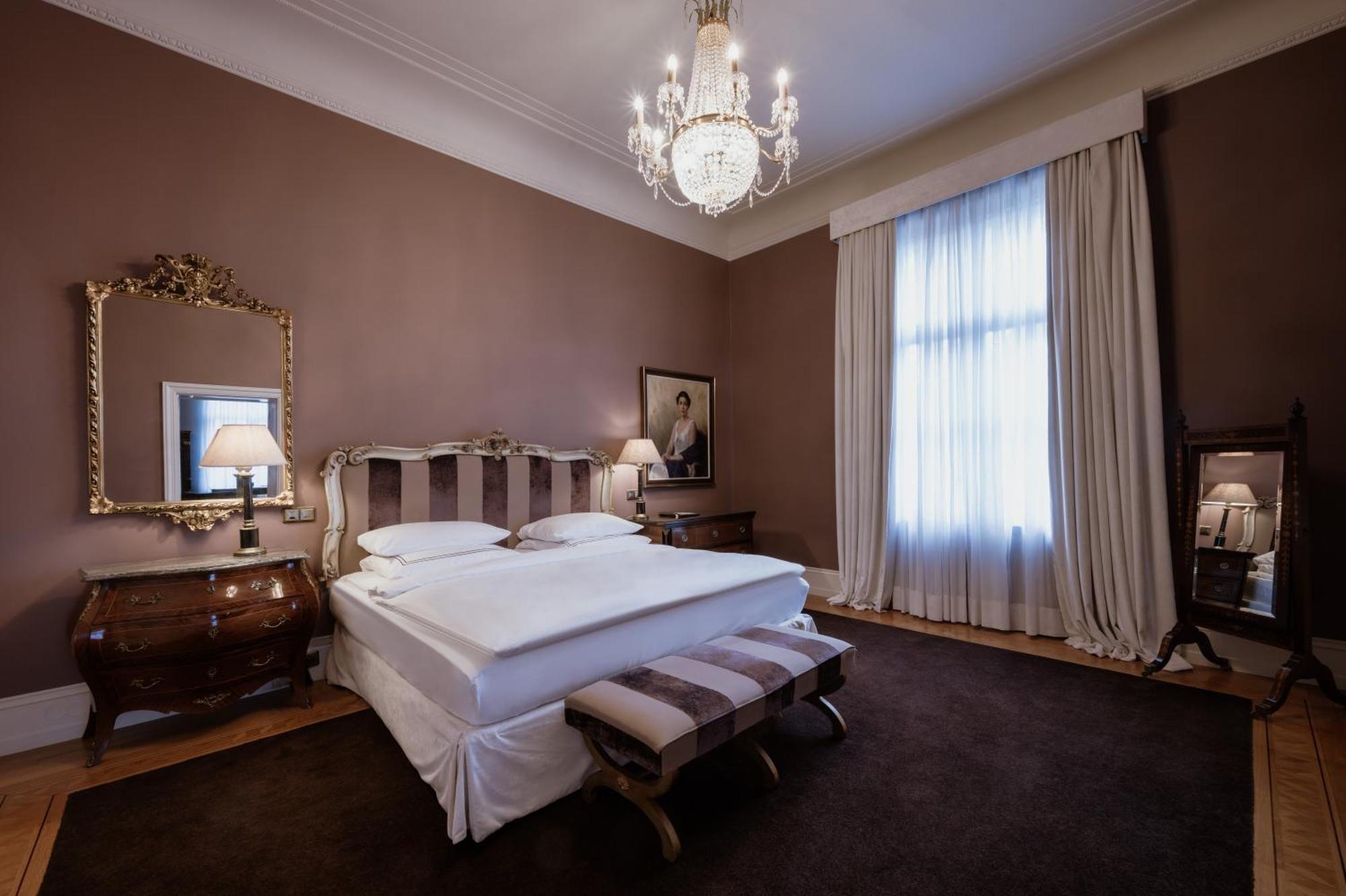 Schlosshotel เบอร์ลิน ภายนอก รูปภาพ A room at the hotel