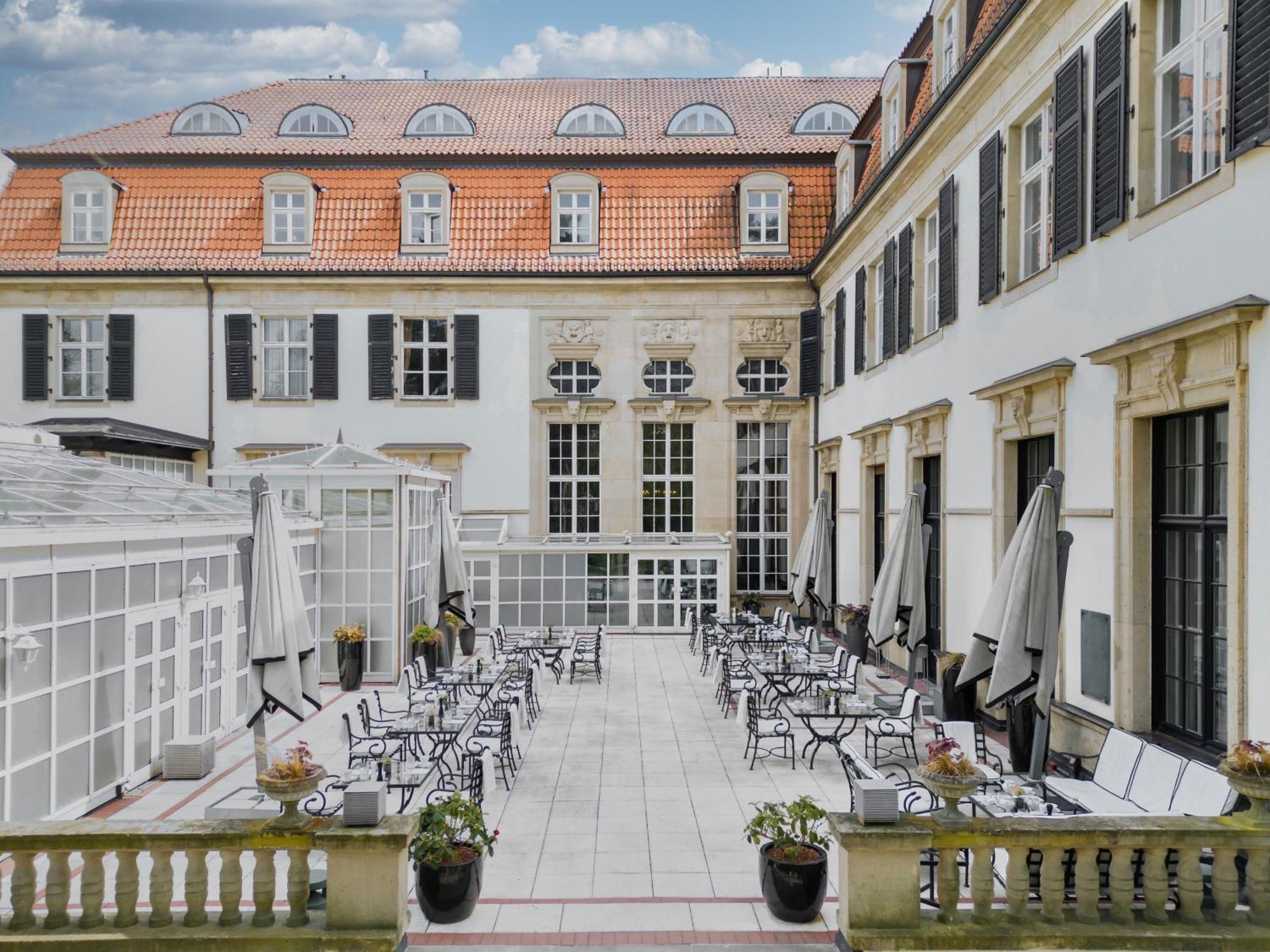 Schlosshotel เบอร์ลิน ภายนอก รูปภาพ The courtyard of the hotel